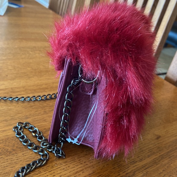 Red Fluffy Crossbody Purse / bag - Picture 2 of 10